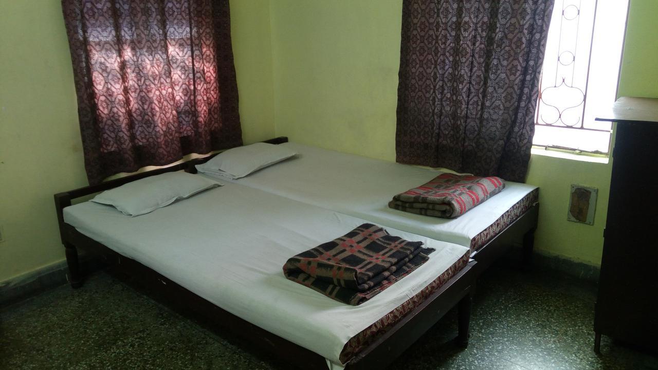 Renu Guest House Калькутта Экстерьер фото