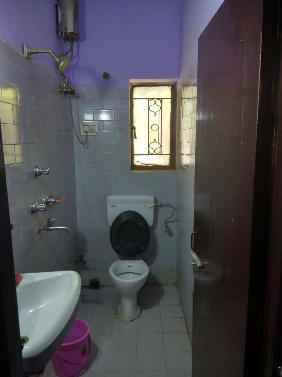 Renu Guest House Калькутта Экстерьер фото
