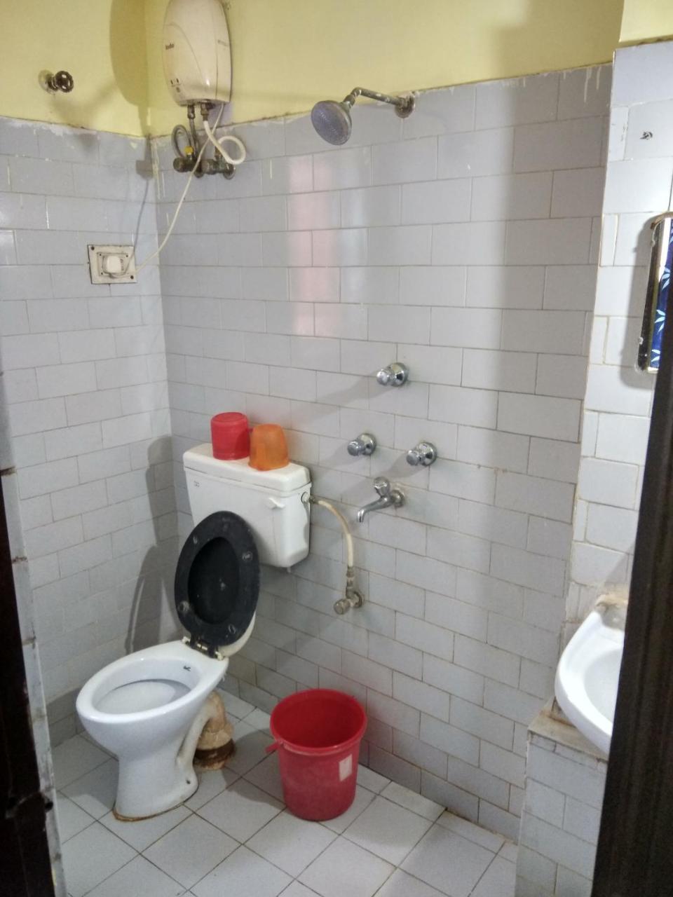 Renu Guest House Калькутта Экстерьер фото