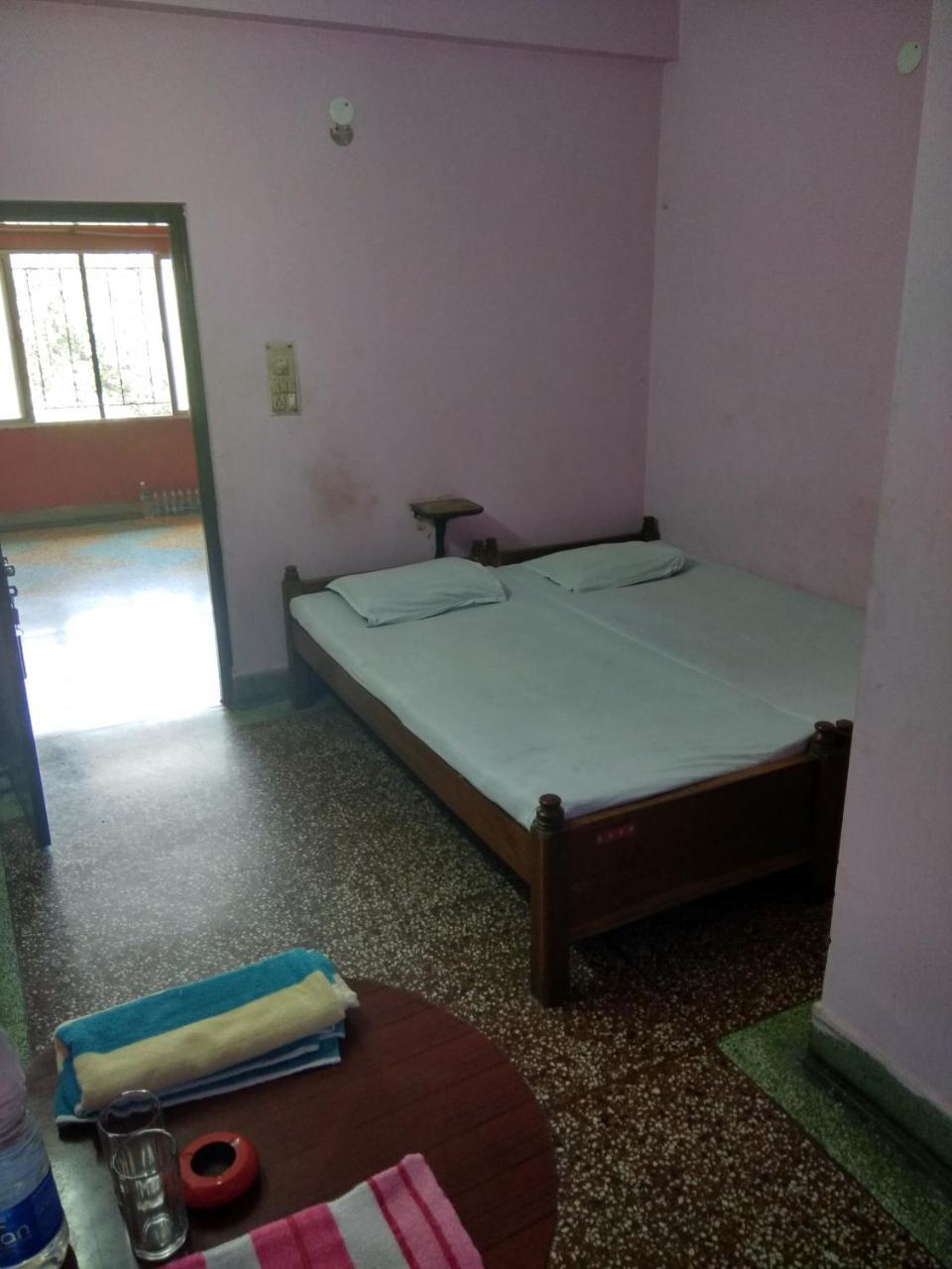 Renu Guest House Калькутта Экстерьер фото