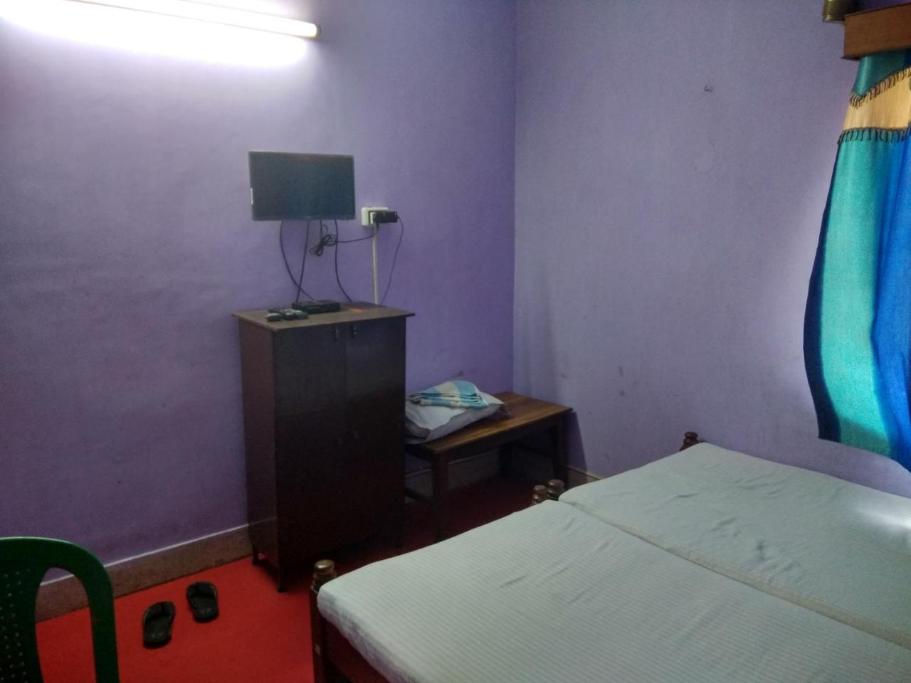 Renu Guest House Калькутта Экстерьер фото