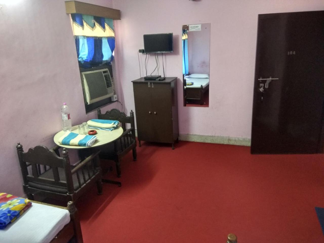 Renu Guest House Калькутта Экстерьер фото